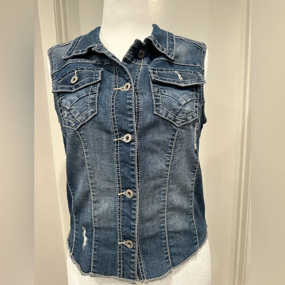 Maurices Distressed Denim Vest Button Front Raw Hem Blue Jean Vest Size L - Picture 2 of 12